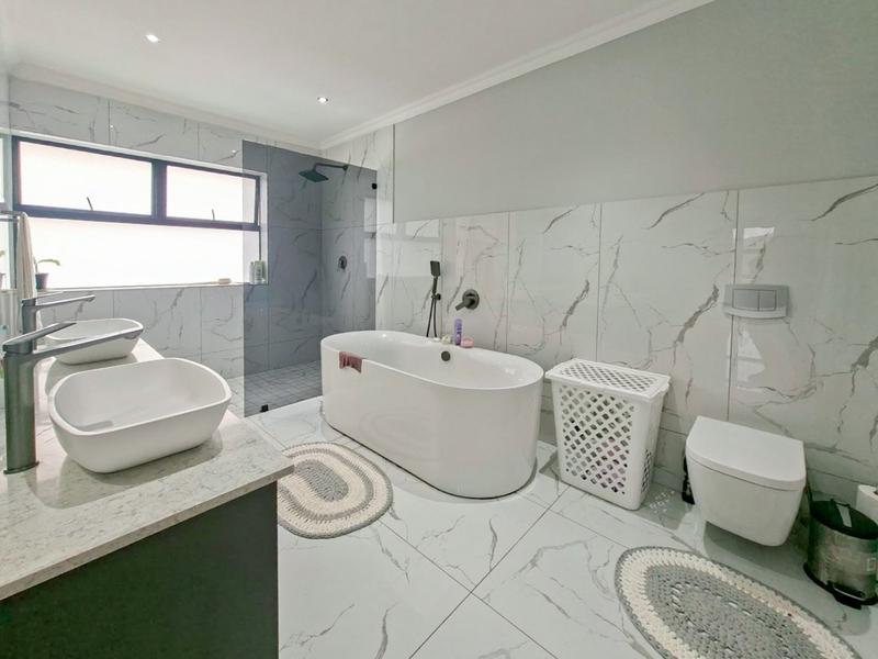 3 Bedroom Property for Sale in Hartenbos Heuwels Western Cape